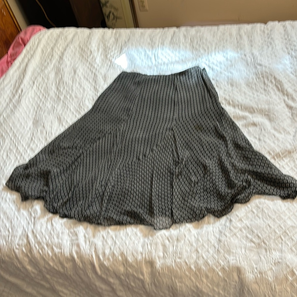 1990’s Jones of New York 100% silk black geometric design lined side zip skirt